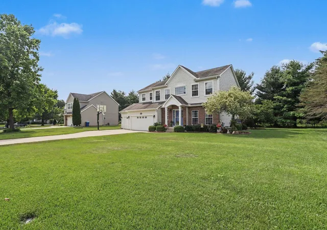 Photo 2 of Single family home for sale at 6155 Falabella Cir, Kalamazoo, MI 49009 | MLS# 66026038011 | Listing updated on 2026-08-29