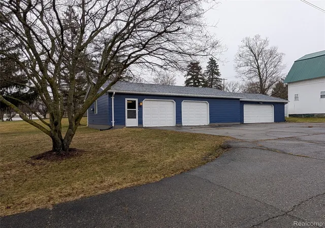 Photo 3 of Single family home for sale at 6353 Perry Rd, Grand Blanc, MI 48439 | MLS# 20261057276 | Listing updated on 2026-09-10