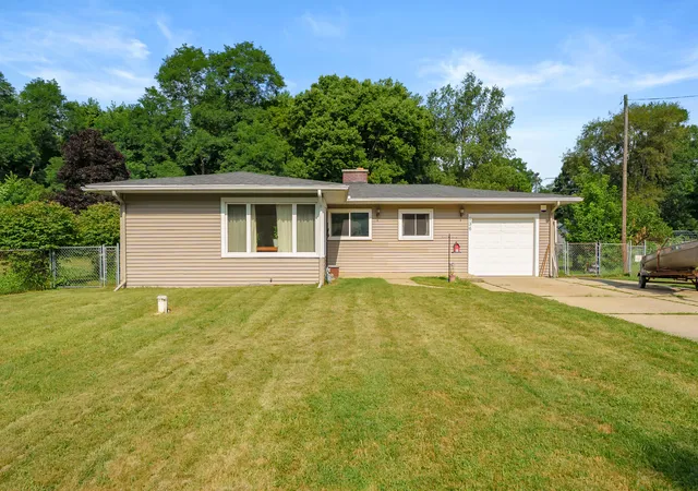 Photo 1 of Sale Pending at 136 Charleston Ave, Battle Creek, MI 49037 | MLS# 64026038024 | Listing updated on 2026-08-14