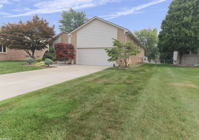 3rd image of 39328 Rivercrest Ave, Harrison Township, MI 48045 | MLS# 58050215946