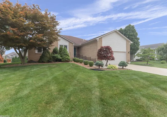 4th image of 39328 Rivercrest Ave, Harrison Township, MI 48045 | MLS# 58050215946