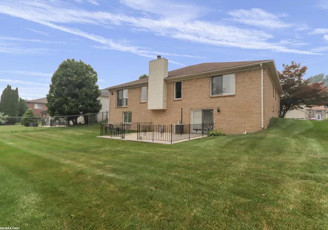 5th image of 39328 Rivercrest Ave, Harrison Township, MI 48045 | MLS# 58050215946