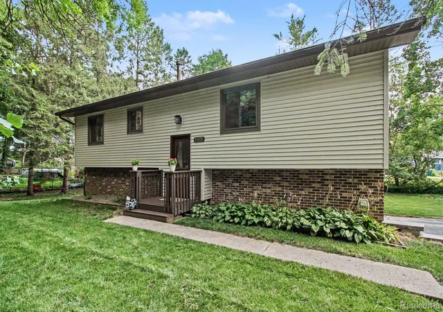 Photo 1 of Sale Pending at 11372 Outer Dr, Pinckney, MI 48169 | MLS# 20261057296 | Listing updated on 2026-09-03