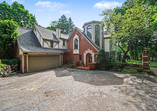 Photo 1 of Single family home for sale at 460 E Long Lake Rd, Bloomfield Hills, MI 48304 | MLS# 81026038037 | Listing updated on 2026-07-24