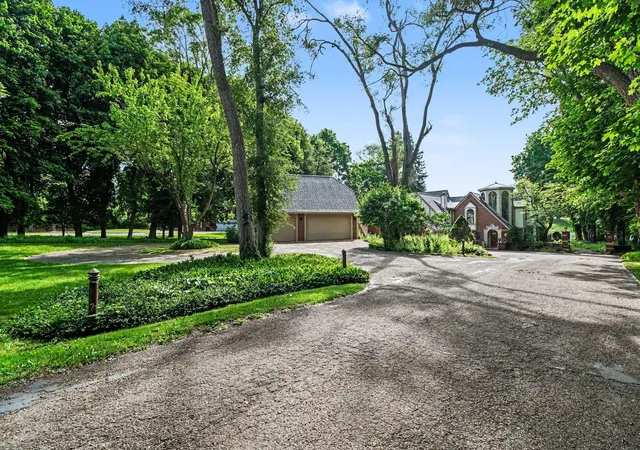 Photo 2 of Single family home for sale at 460 E Long Lake Rd, Bloomfield Hills, MI 48304 | MLS# 81026038037 | Listing updated on 2026-07-24