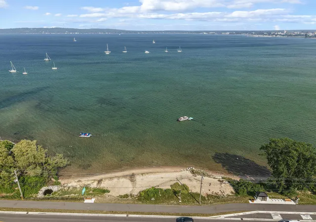 4th image of 13802 S West Bayshore Dr, Elmwood Charter Township Leelanau, MI 49684 | MLS# 78080071396