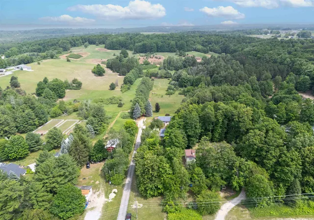 Photo 3 of Single family home for sale at 6173 Brackett Rd, Williamsburg, MI 49690 | MLS# 78080071401 | Listing updated on 2026-07-30