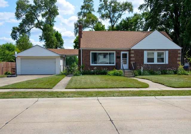 Photo 1 of Single family home for sale at 8474 Harding St, Center Line, MI 48015 | MLS# 58050215956 | Listing updated on 2026-09-03