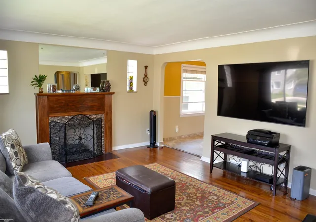 Photo 3 of Single family home for sale at 8474 Harding St, Center Line, MI 48015 | MLS# 58050215956 | Listing updated on 2026-09-03