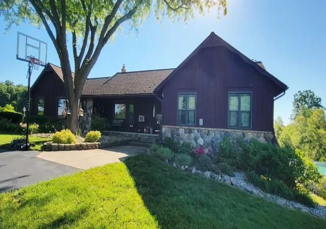 Photo 1 of Single family home for sale at 9757 Kaiser Rd, Saline, MI 48176 | MLS# 81026038051 | Listing updated on 2026-08-31