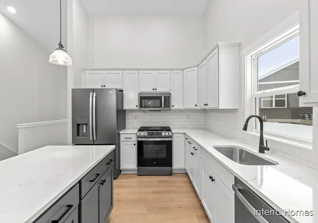 Listing Photo 3 - Condo for sale in building located at 2875 E Cobblestone Ct SE, Grand Rapids, MI 49512 - Unit #48