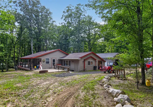 Photo 4 of Single family home for sale at 4522 Red Fox Run, Farwell, MI 48622 | MLS# 20261057340 | Listing updated on 2026-09-29