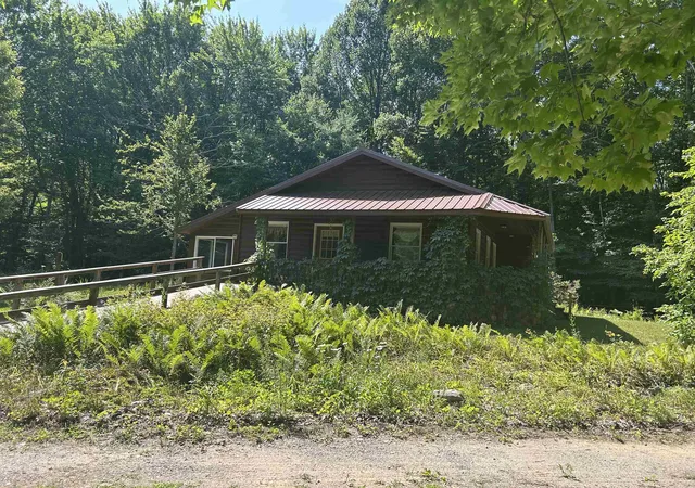 Photo 3 of Single family home for sale at 2851 Cedar River Rd, Mancelona, MI 49659 | MLS# 78080071408 | Listing updated on 2026-07-26