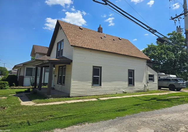 Photo 3 of Single family home for sale at 115 Robertson St, Mount Clemens, MI 48043 | MLS# 58050215973 | Listing updated on 2026-07-23