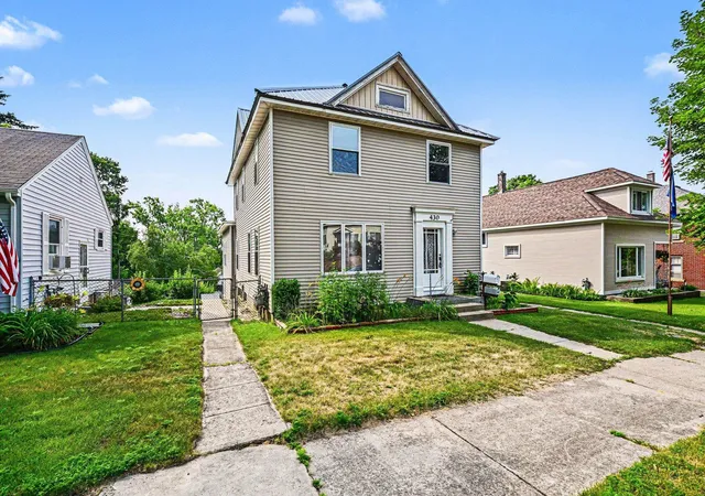 Photo 2 of Multi family home for sale at 430 E Bremer St, Cadillac, MI 49601 | MLS# 78080071415 | Listing updated on 2026-07-27