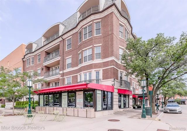 Photo 4 of Condo for sale at 180 Pierce St Unit 4, Birmingham, MI 48009 | MLS# 20261057348 | Listing updated on 2026-07-25