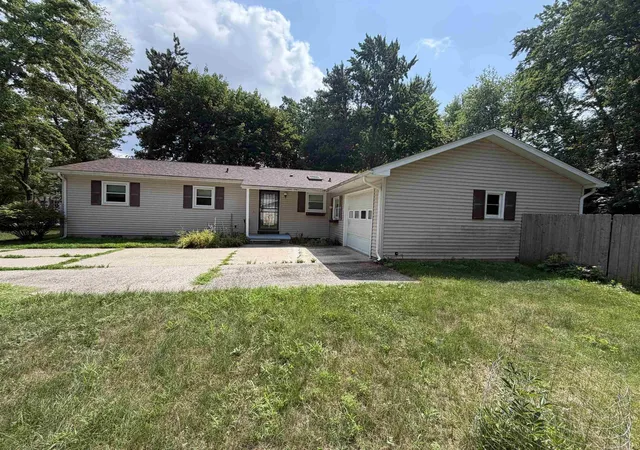 Photo 1 of Sale Pending at 1413 Dilloway Dr, Midland, MI 48640 | MLS# 58050215974 | Listing updated on 2026-08-26