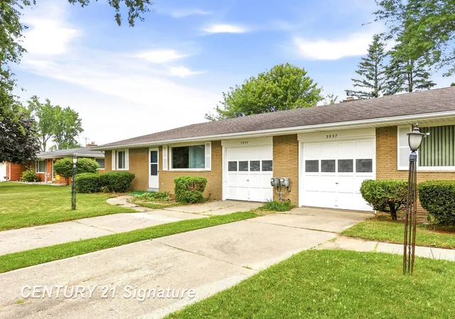 3rd image of 2955 Whitfield Dr, Saginaw, MI 48603 | MLS# 61050215975
