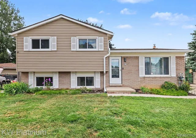Photo 1 of Sale Pending at 32369 Norwich Ct, Fraser, MI 48026 | MLS# 20261057359 | Listing updated on 2026-09-18