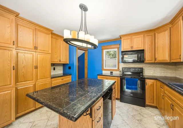 Photo 4 of Single family home for sale at 4005 Hendershot Ave NW, Grand Rapids, MI 49544 | MLS# 65026038090 | Listing updated on 2026-09-16