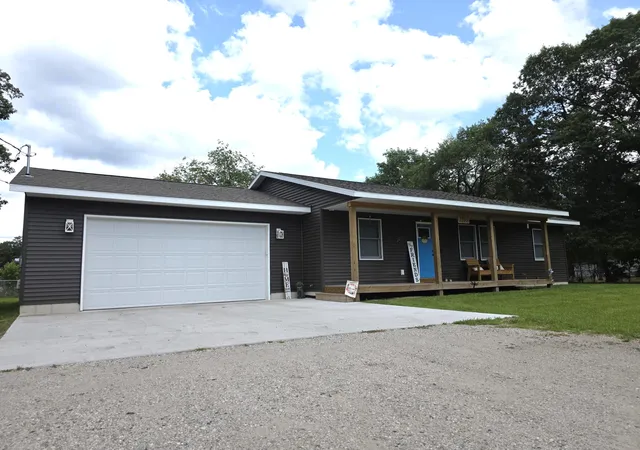Photo 3 of Single family home for sale at 2288 Evanston Ave, Muskegon, MI 49442 | MLS# 71026038092 | Listing updated on 2026-09-09