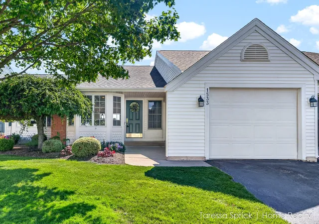Listing Photo 2 - Condo for sale in building located at 1533 Castlemaine Dr, Zeeland, MI 49464