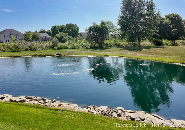 Listing Photo 4 - Condo for sale in building located at 1533 Castlemaine Dr, Zeeland, MI 49464