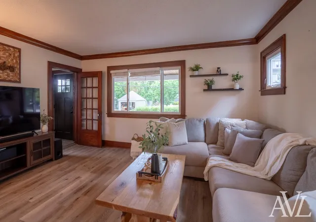 Photo 4 of Single family home for sale at 1014 Crescent St NE, Grand Rapids, MI 49503 | MLS# 65026038101 | Listing updated on 2026-09-09