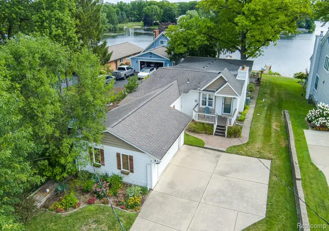 Photo 1 of Single family home for sale at 10470 King Rd, Davisburg, MI 48350 | MLS# 20261057401 | Listing updated on 2026-08-27