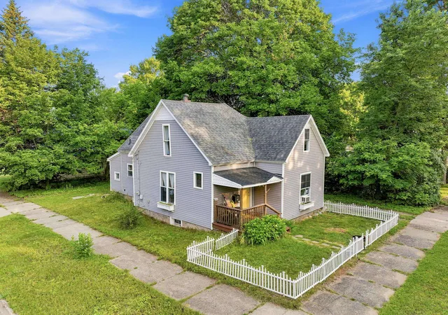 Photo 1 of Single family home for sale at 901 Ernst St, Cadillac, MI 49601 | MLS# 78080071419 | Listing updated on 2026-09-30