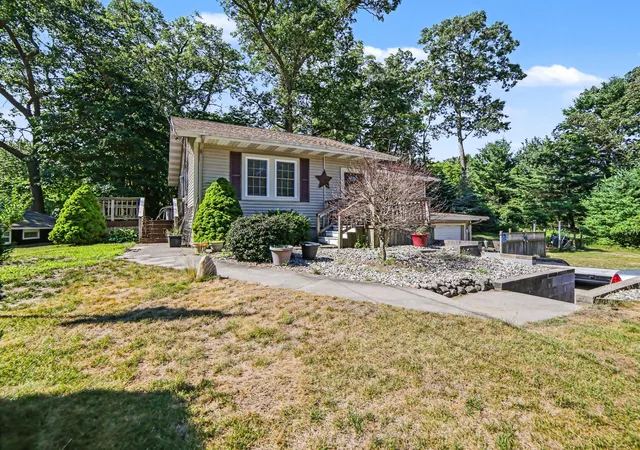 Photo 1 of Sale Pending at 3551 Fenner Rd, Muskegon, MI 49445 | MLS# 67026038122 | Listing updated on 2026-08-17