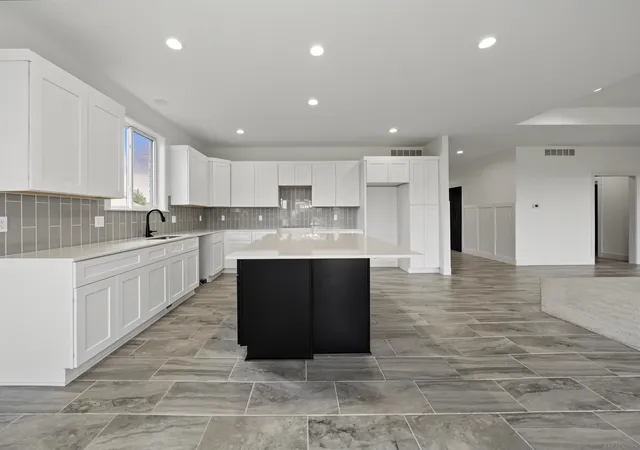 Photo 2 of Single family home for sale at 1073 Williamson Cir, Pontiac, MI 48340 | MLS# 58050215997 | Listing updated on 2026-08-27