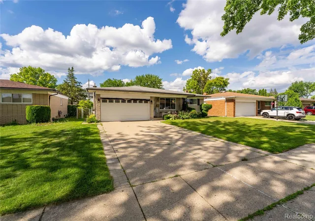 Photo 2 of Single family home for sale at 3173 Hedge Dr, Sterling Heights, MI 48310 | MLS# 20261057413 | Listing updated on 2026-08-22