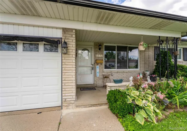 Photo 3 of Single family home for sale at 3173 Hedge Dr, Sterling Heights, MI 48310 | MLS# 20261057413 | Listing updated on 2026-08-22