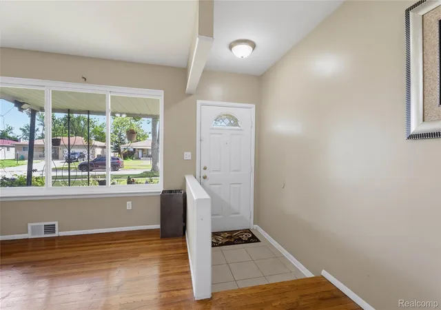 Photo 3 of Single family home for sale at 3173 Hedge Dr, Sterling Heights, MI 48310 | MLS# 20261057413 | Listing updated on 2026-08-22