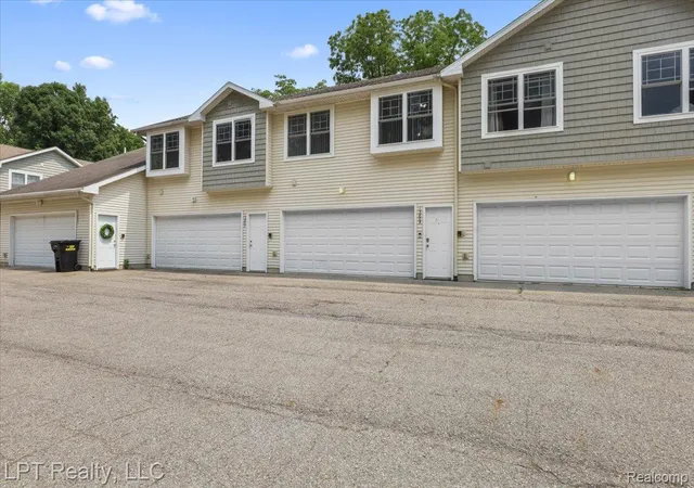 Listing Photo 2 - Condo for sale in building located at 13809 Mead Creek Rd, Bath, MI 48808 - Unit #
