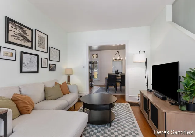 Listing Photo 3 - Condo for sale in building located at 110 Fitzhugh Ave SE, Grand Rapids, MI 49506