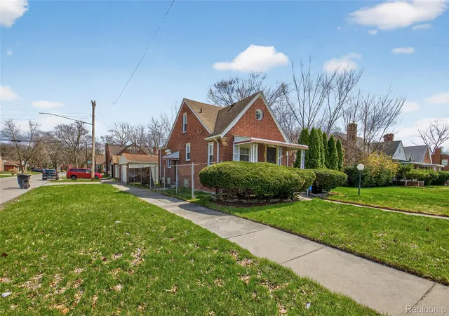 Photo 2 of Single family home for sale at 17420 Annchester Rd, Detroit, MI 48219 | MLS# 20261057434 | Listing updated on 2026-07-31