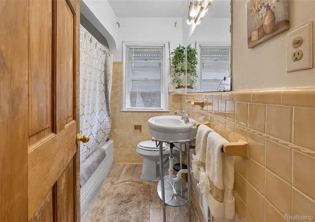 Photo 4 of Single family home for sale at 17420 Annchester Rd, Detroit, MI 48219 | MLS# 20261057434 | Listing updated on 2026-07-31