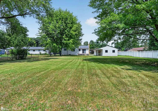 2nd image of 5286 Roberts Dr, Flint, MI 48506 | MLS# 5050216005