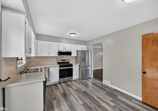 Photo 3 of Single family home for sale at 5286 Roberts Dr, Flint, MI 48506 | MLS# 5050216005 | Listing updated on 2026-08-22