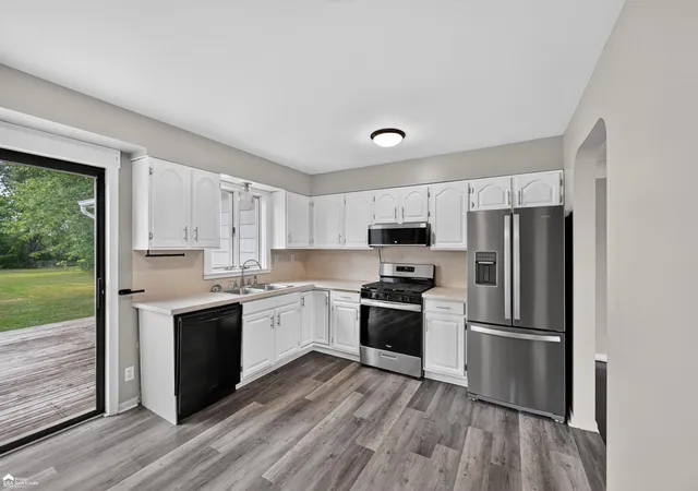 Photo 3 of Single family home for sale at 5286 Roberts Dr, Flint, MI 48506 | MLS# 5050216005 | Listing updated on 2026-08-22