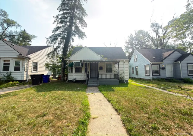 Photo 3 of Single family home for sale at 18550 Pierson St, Detroit, MI 48219 | MLS# 20261057436 | Listing updated on 2026-08-15