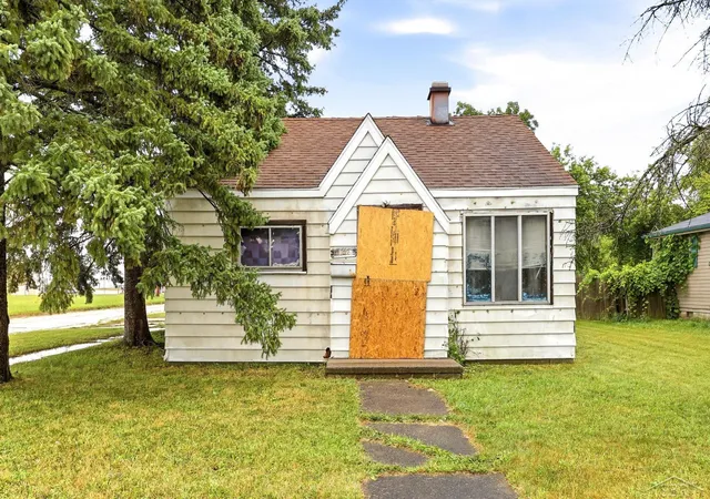 Photo 3 of Single family home for sale at 3102 Owen St, Saginaw, MI 48601 | MLS# 61050216007 | Listing updated on 2026-09-18