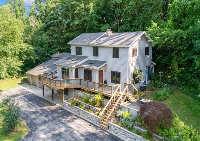 Photo 1 of Single family home for sale at 500 Tuttle Rd, Baroda, MI 49101 | MLS# 69026038153 | Listing updated on 2026-10-05