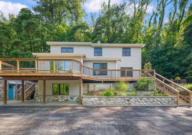 Photo 2 of Single family home for sale at 500 Tuttle Rd, Baroda, MI 49101 | MLS# 69026038153 | Listing updated on 2026-10-05