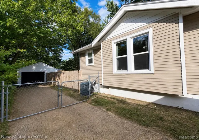 2nd image of 4301 Menton St, Flint, MI 48507 | MLS# 20261057447
