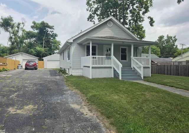 Photo 1 of Sale Pending at 1511 Minnie St, Port Huron, MI 48060 | MLS# 58050216016 | Listing updated on 2026-07-29