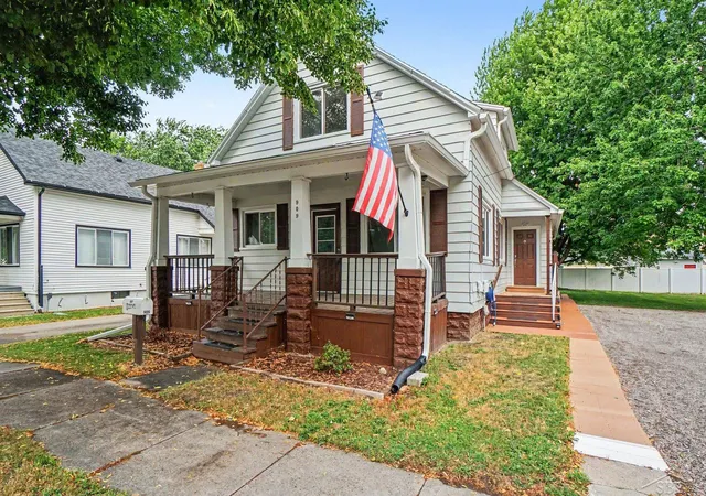 2nd image of 909 Michigan Ave, Bay City, MI 48708 | MLS# 61050216020