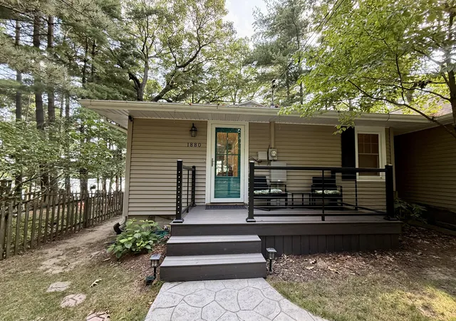 Photo 2 of Single family home for sale at 1880 Hemlock Crst Dr, Quincy, MI 49082 | MLS# 53026038170 | Listing updated on 2026-08-24